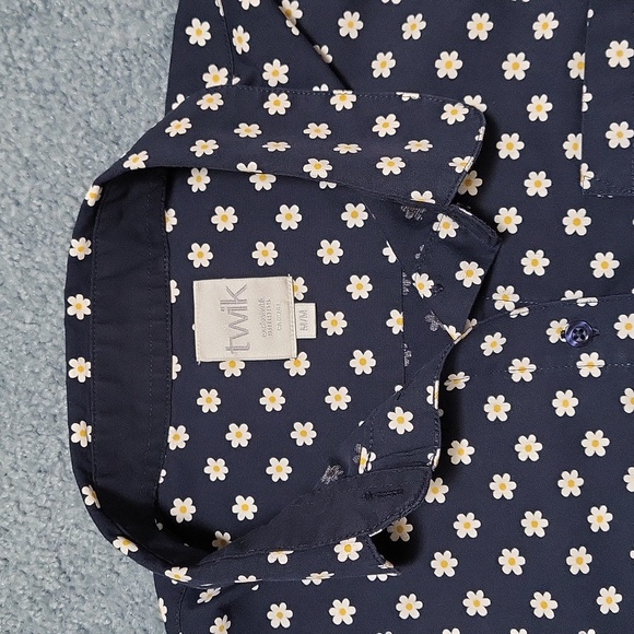 Cute cap sleeve button-up shirt - Picture 3 of 8